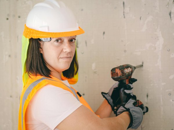 Comment fabriquer une étagère murale en bois pour votre atelier de bricolage ?