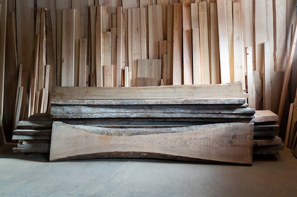 Planche en châtaignier massif : élégance naturelle